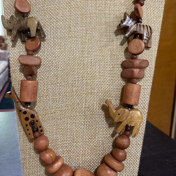 Vintage Hand Carved African Safari Wood Necklace  Elephant, Giraffe, Zebra Rhino - Picture 1 of 3